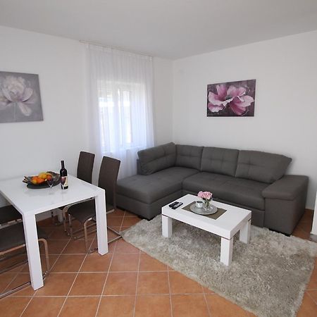 Luxury Apartment Stefan สเวติ สเตฟาน ภายนอก รูปภาพ